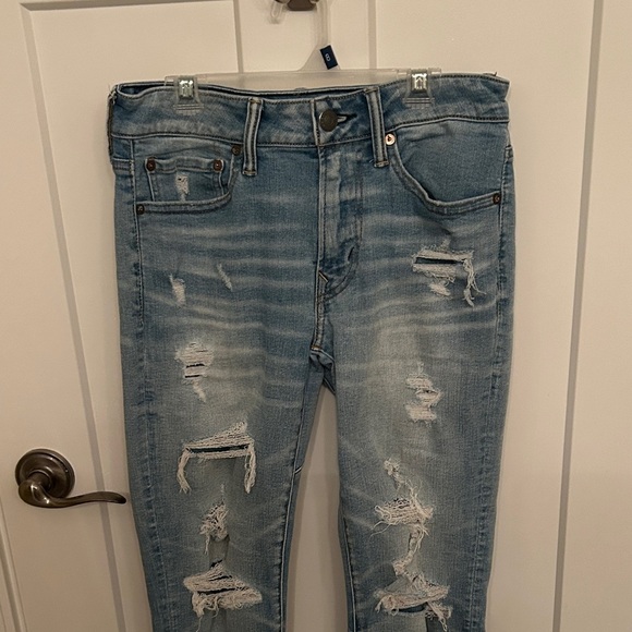 American Eagle Outfitters Light Blue Distressed Jeans - Picture 2 of 13